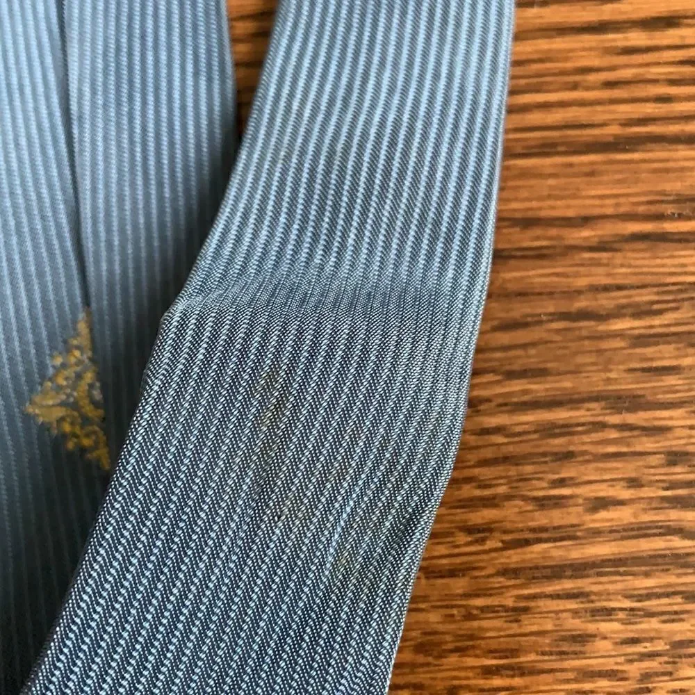 Vtg boys light blue‎ tie with gold emblem